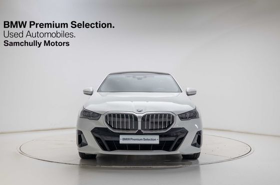 BMW 5-Series 530i xDrive M Sport — пробег 9 550 км — фото 3 из 5