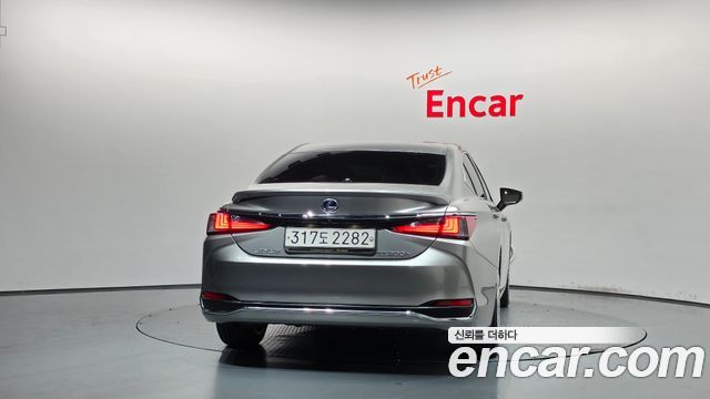 Lexus ES Executive — пробег 65 394 км — фото 4 из 5
