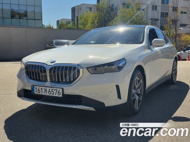 BMW 5-Series 520i — пробег 7 299 км — фото 1 из 5