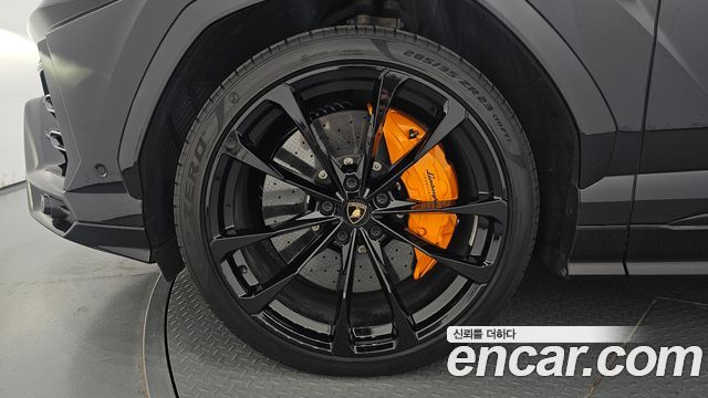 Lamborghini Urus из Кореи Encar