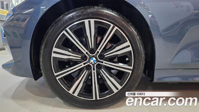 BMW 3-Series 320i — пробег 8 001 км — фото 5 из 5