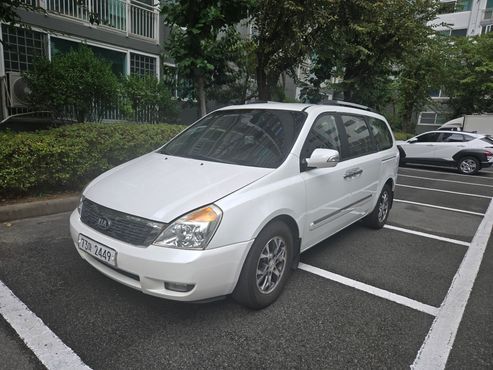 Kia Carnival GLX High-Deluxe — пробег 177 739 км — фото 2 из 5