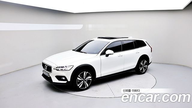 Volvo V60 T5 Pro AWD — пробег 99 108 км — фото 5 из 5