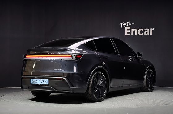 Tesla Model Y Premium Long Range AWD — пробег 8 532 км — фото 2 из 5
