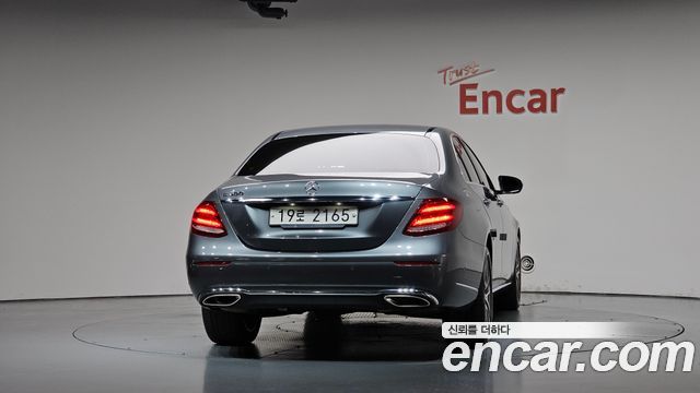 Mercedes-Benz E-Class E300 Exclusive Standard — пробег 133 977 км — фото 4 из 5