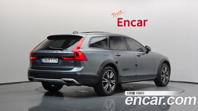 Volvo V90 T5 Pro AWD — пробег 165 500 км — фото 2 из 5