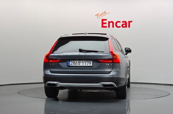Volvo V90 T5 Pro AWD — пробег 165 500 км — фото 4 из 5