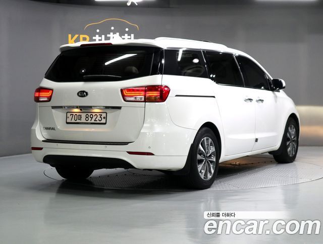 Kia Carnival 11-seater Noblesse — пробег 134 649 км — фото 3 из 5