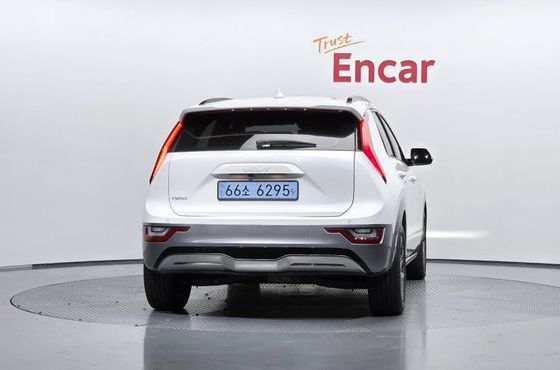 Kia Niro Earth — пробег 26 970 км — фото 4 из 5