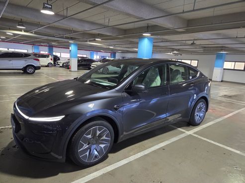 Tesla Model Y L Long Range AWD — пробег 10 км — фото 2 из 5