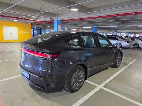 Tesla Model Y L Long Range AWD — пробег 10 км — фото 4 из 5