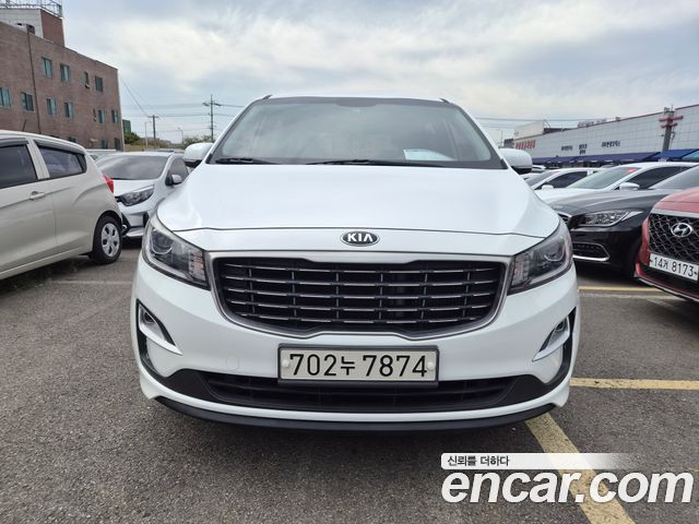Kia Carnival 11-Seater Deluxe — пробег 133 230 км — фото 1 из 5