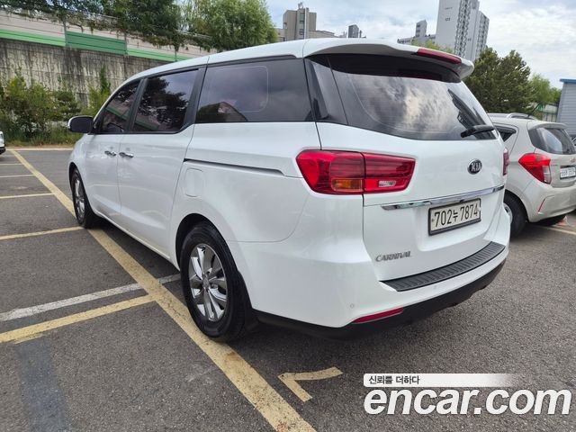 Kia Carnival 11-Seater Deluxe — пробег 133 230 км — фото 4 из 5