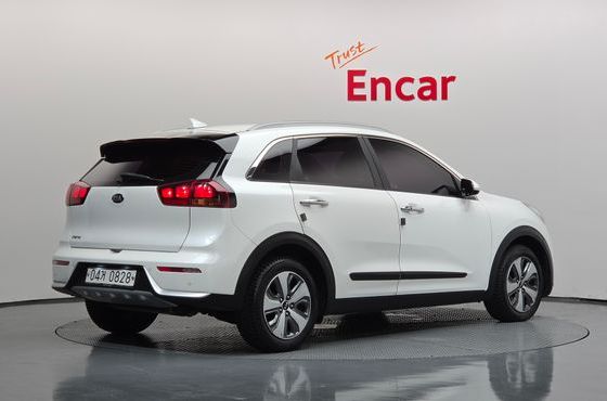 Kia Niro Luxury — пробег 154 096 км — фото 2 из 5