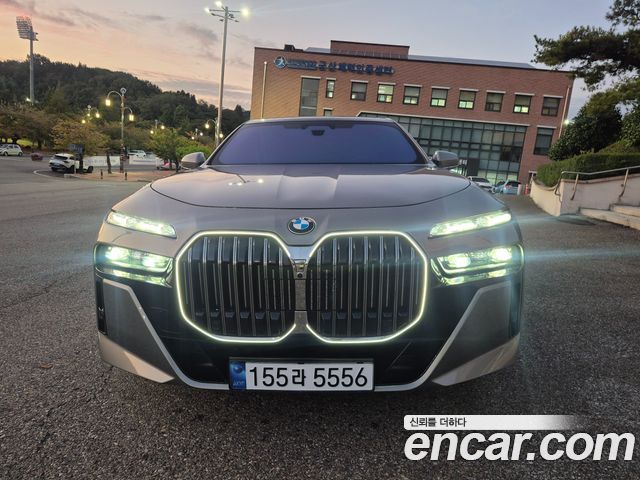 BMW 7-Series 740d xDrive M Sport — пробег 12 000 км — фото 3 из 5