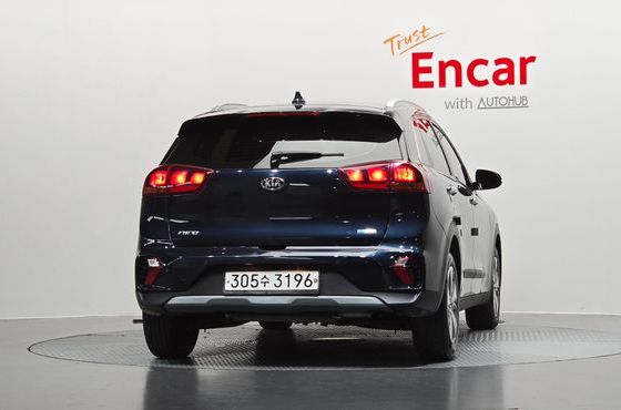 Kia Niro 1.6 HEV Luxury — пробег 85 921 км — фото 4 из 5
