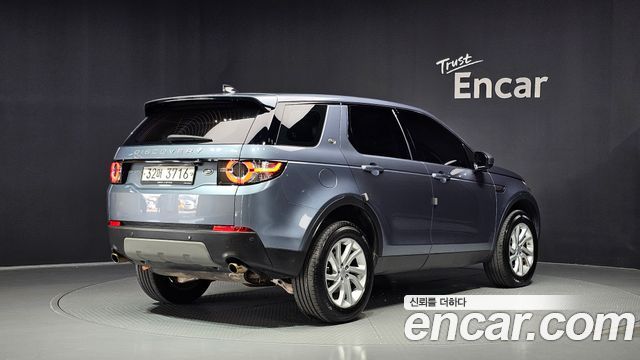 Land Rover Discovery Sport 2.0 TD4 SE — пробег 82 805 км — фото 2 из 5