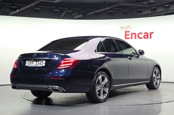 Mercedes-Benz E-Class E220d Avantgarde — пробег 88 857 км — фото 2 из 5