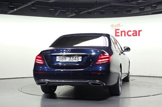 Mercedes-Benz E-Class E220d Avantgarde — пробег 88 857 км — фото 4 из 5