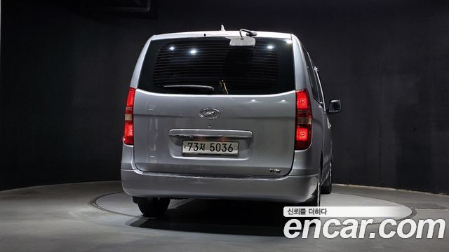 Hyundai Starex 12-Seater Wagon CVX Deluxe — пробег 205 871 км — фото 4 из 5