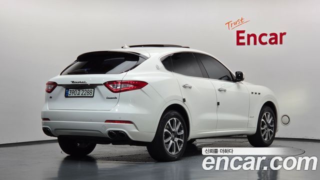 Maserati Levante 3.0 AWD GranLusso — пробег 187 814 км — фото 2 из 5