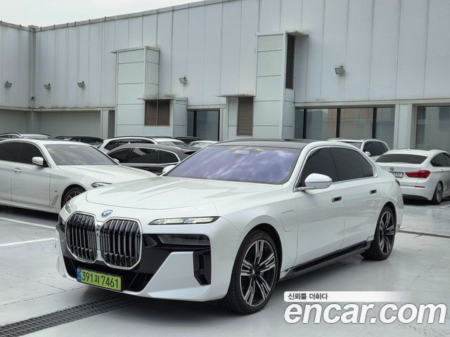 BMW 7-Series 750e xDrive M Sport — пробег 4 115 км — фото 1 из 5