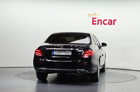 Mercedes-Benz E-Class E300 4MATIC Exclusive — пробег 123 622 км — фото 4 из 5