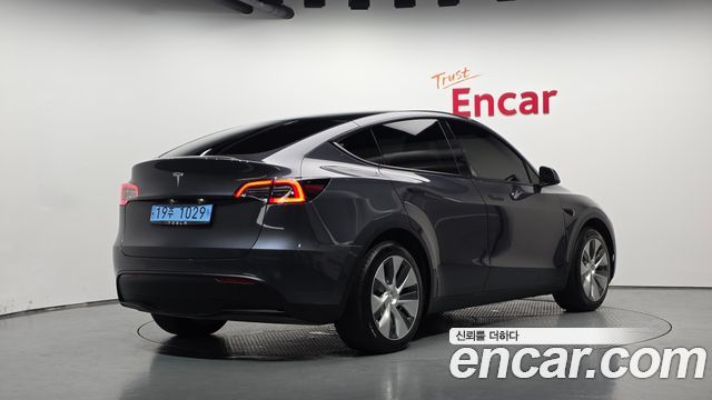 Tesla Model Y Standard Range RWD — пробег 96 971 км — фото 2 из 5