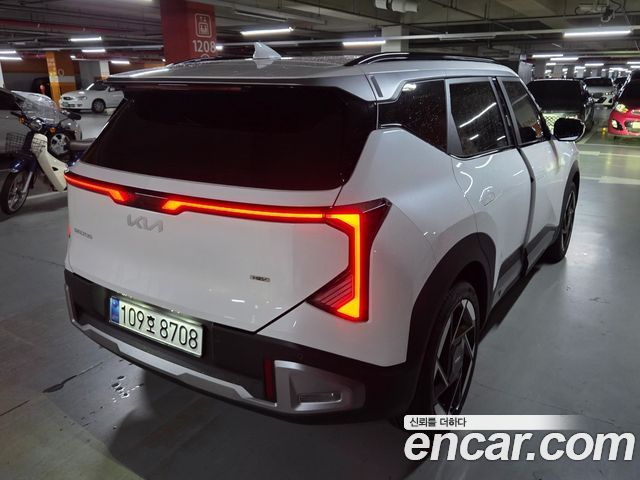 Kia Seltos HEV 1.6 2WD Prestige — пробег 900 км — фото 2 из 5