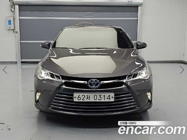 Toyota Camry Hybrid XLE — пробег 136 601 км — фото 2 из 5