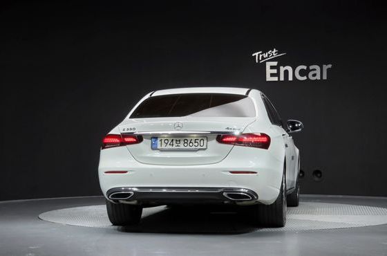 Mercedes-Benz E-Class E350 4MATIC Exclusive — пробег 64 727 км — фото 4 из 5