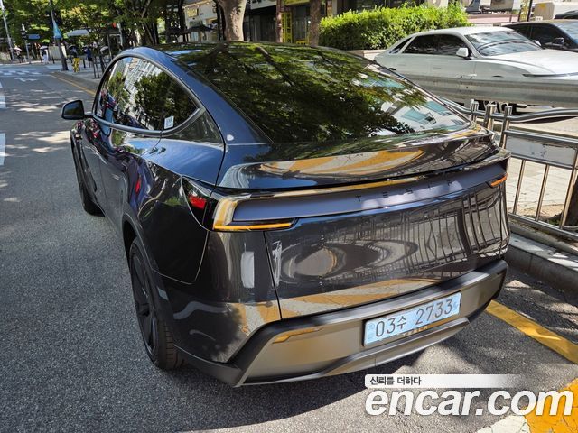 Tesla Model Y Premium RWD — пробег 550 км — фото 3 из 5