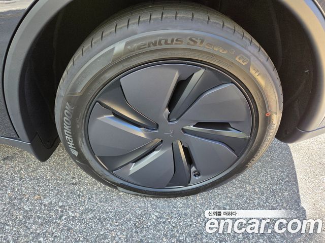 Tesla Model Y Premium RWD — пробег 550 км — фото 5 из 5