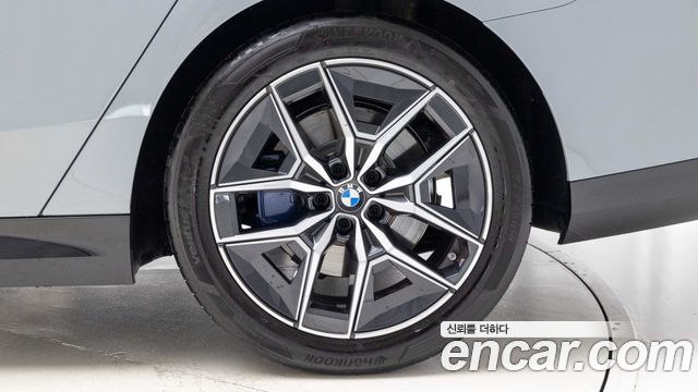 BMW 5-Series 520i M Sport — пробег 7 525 км — фото 5 из 5