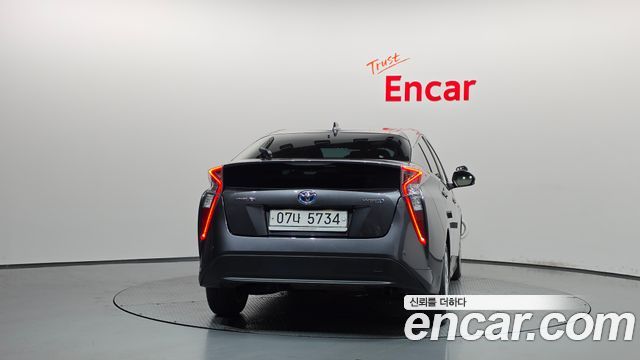 Toyota Prius 1.8 E — пробег 72 200 км — фото 4 из 5