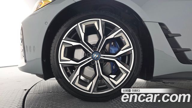 BMW i4 eDrive40 M Sports Pro — пробег 26 907 км — фото 5 из 5
