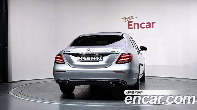 Mercedes-Benz E-Class E300 4MATIC Exclusive Standard — пробег 65 641 км — фото 4 из 5