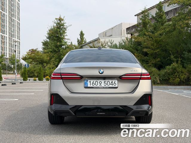 BMW 5-Series 520i M Sport — пробег 9 587 км — фото 4 из 5