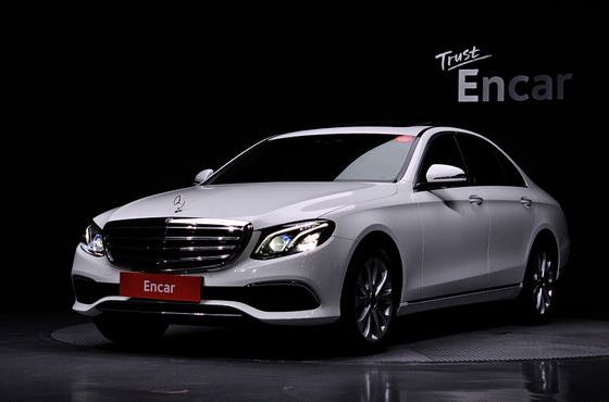 Mercedes-Benz E-Class E300 4MATIC Exclusive — пробег 56 730 км — фото 1 из 5
