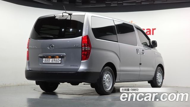 Hyundai Starex Van 3-Seater Style — пробег 18 732 км — фото 2 из 5
