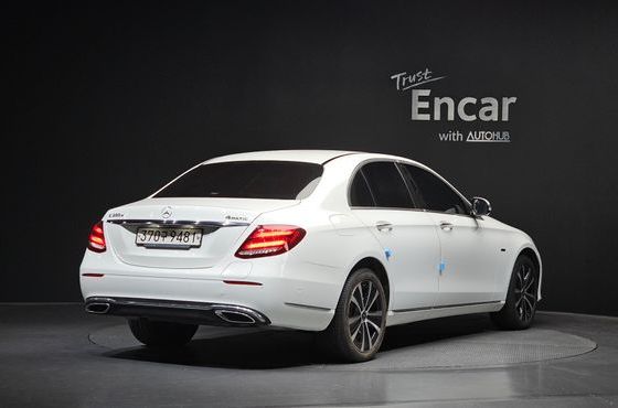Mercedes-Benz E-Class E300e 4MATIC Exclusive — пробег 25 156 км — фото 2 из 5