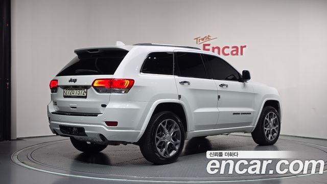 Jeep Cherokee 3.0 Diesel Overland WK2 — пробег 98 205 км — фото 2 из 5