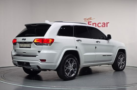 Jeep Cherokee 3.0 Diesel Overland WK2 — пробег 98 205 км — фото 2 из 5
