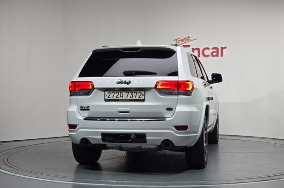 Jeep Cherokee 3.0 Diesel Overland WK2 — пробег 98 205 км — фото 4 из 5