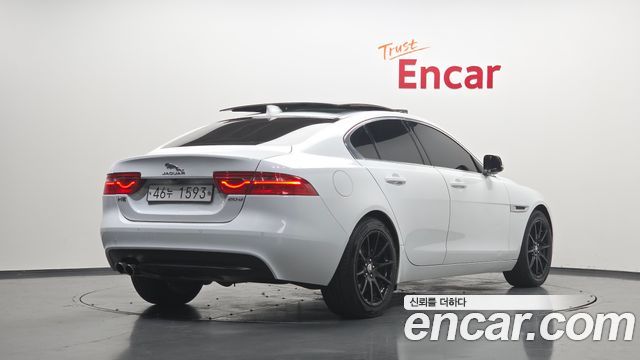 Jaguar XE 20d Prestige — пробег 75 169 км — фото 2 из 5