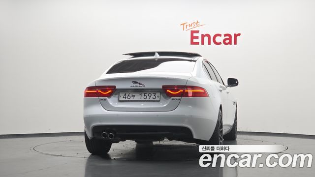Jaguar XE 20d Prestige — пробег 75 169 км — фото 4 из 5