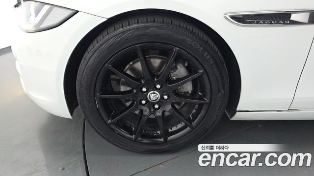 Jaguar XE 20d Prestige — пробег 75 169 км — фото 5 из 5