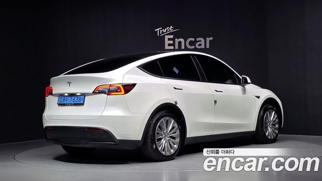 Tesla Model Y Standard Range RWD — пробег 97 402 км — фото 2 из 5
