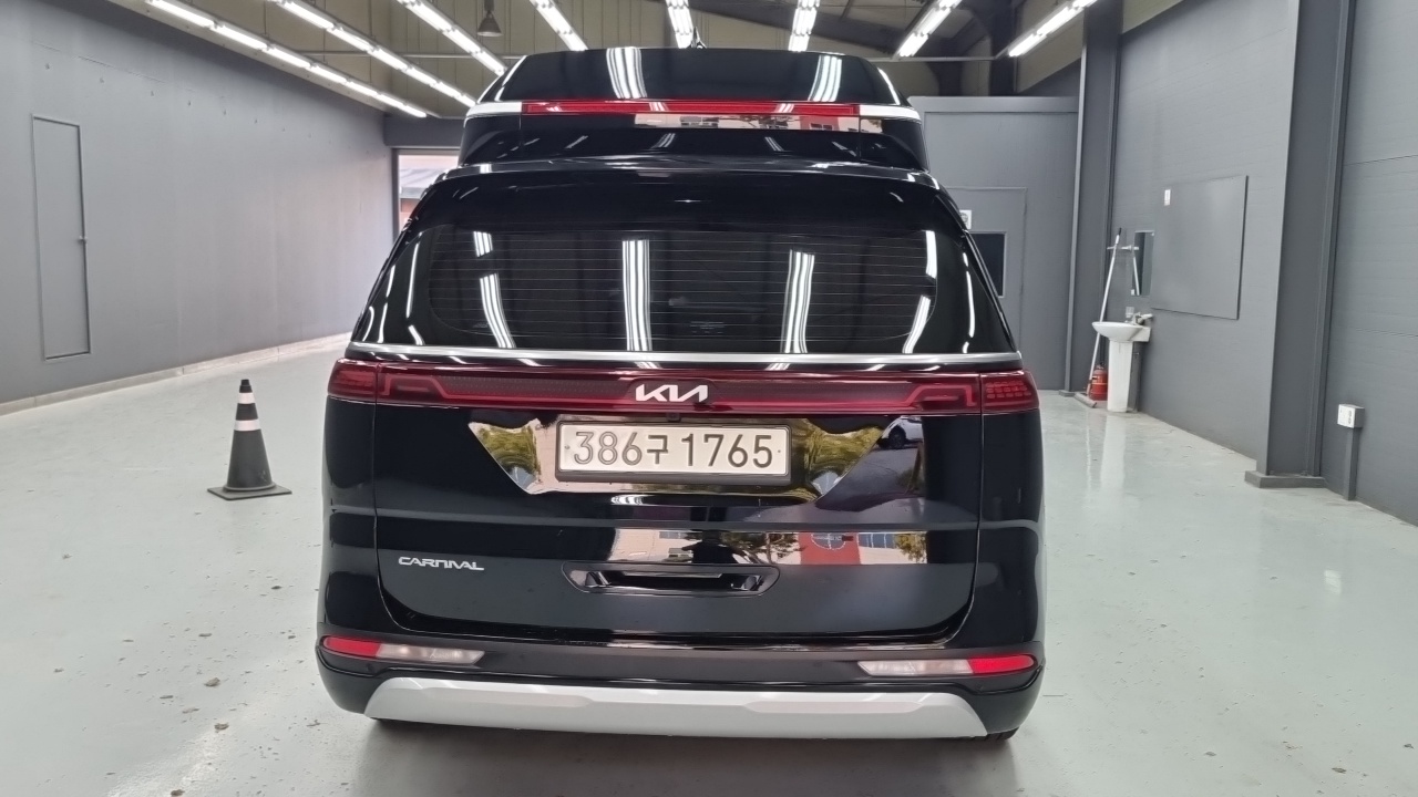 Kia Carnival Diesel 9-Seater Hi-Limousine Signature — пробег 41 442 км — фото 4 из 5