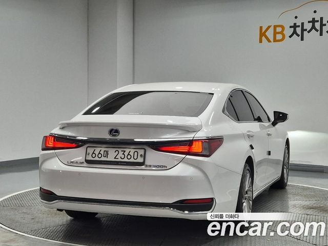 Lexus ES Executive — пробег 46 281 км — фото 2 из 5